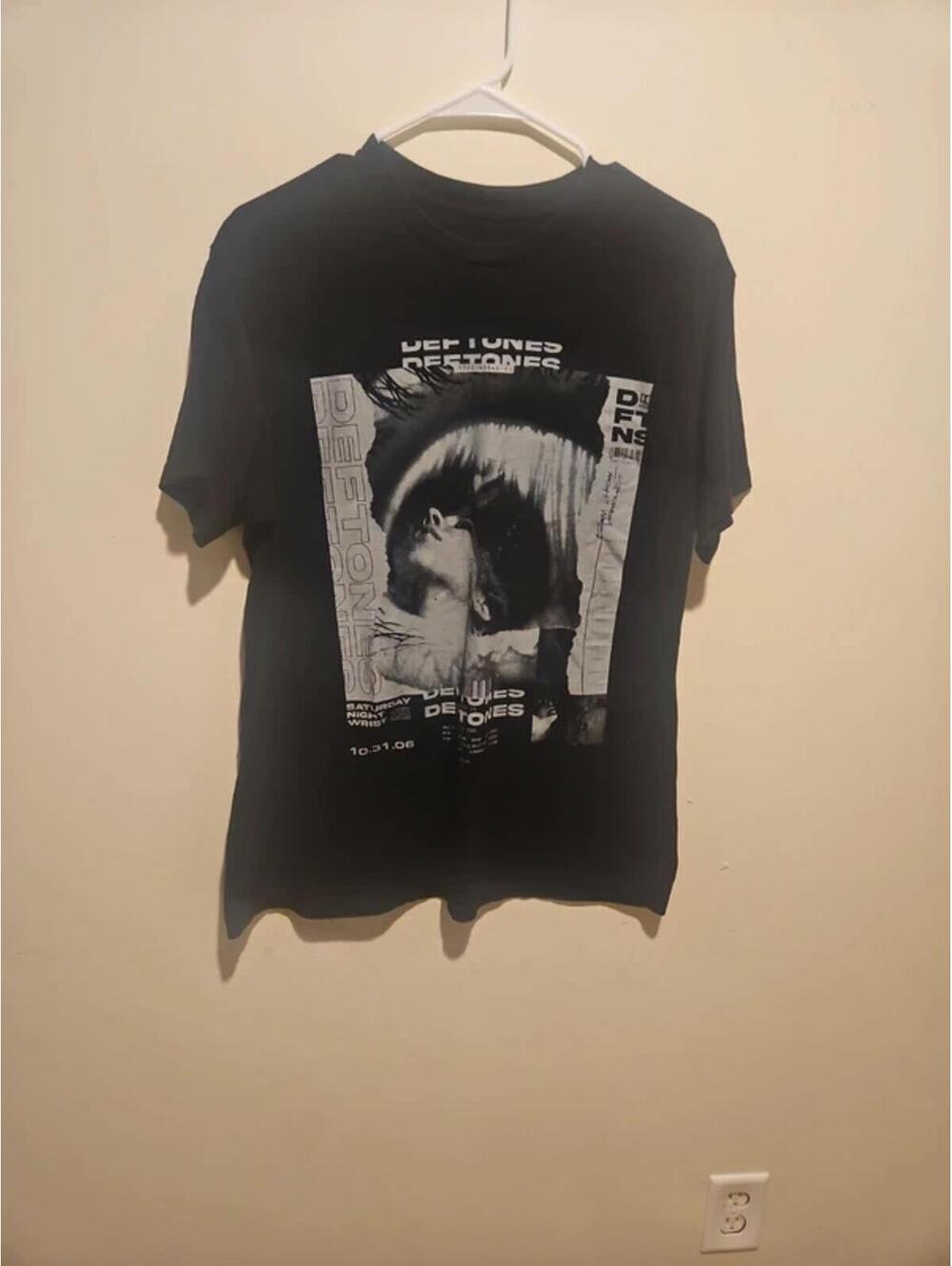 Deftones Saturday night wrist band promo large black short sleeve tee